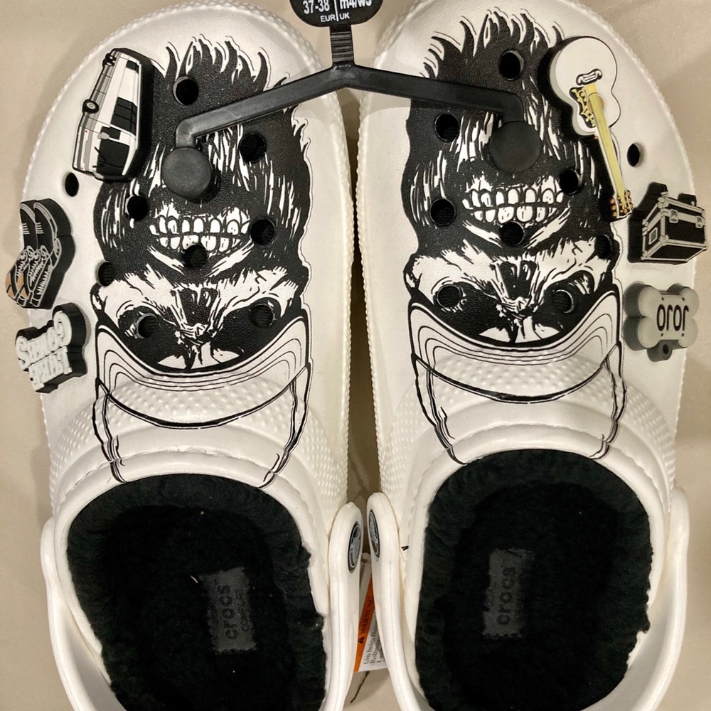 LUKE COMBS CLASSIC LINED CROCS